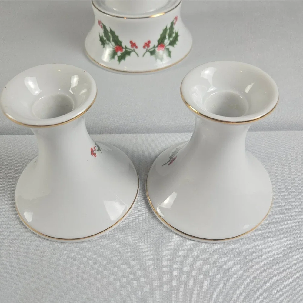 Vintage 1986 Beacon Hill Christmas Holly Candle Holders Hurricane Lamp Gold Trim